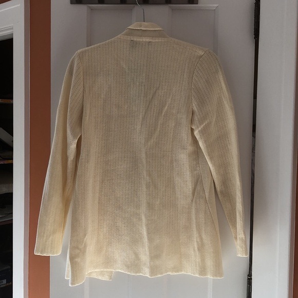 Cream merino wool jacket/cardigan.Ribbed back and sleeves contrast with the knit - Picture 2 of 10